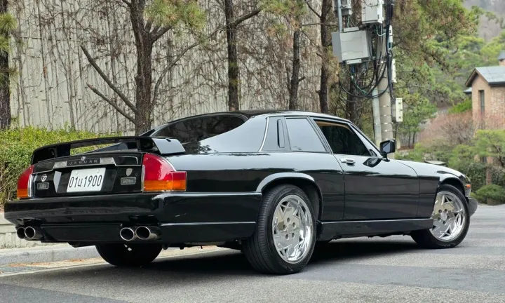 Jaguar XJR