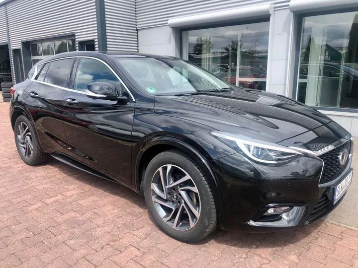 Infiniti Q30