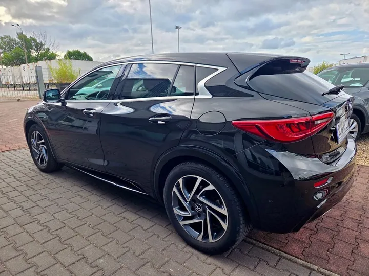 Infiniti Q30