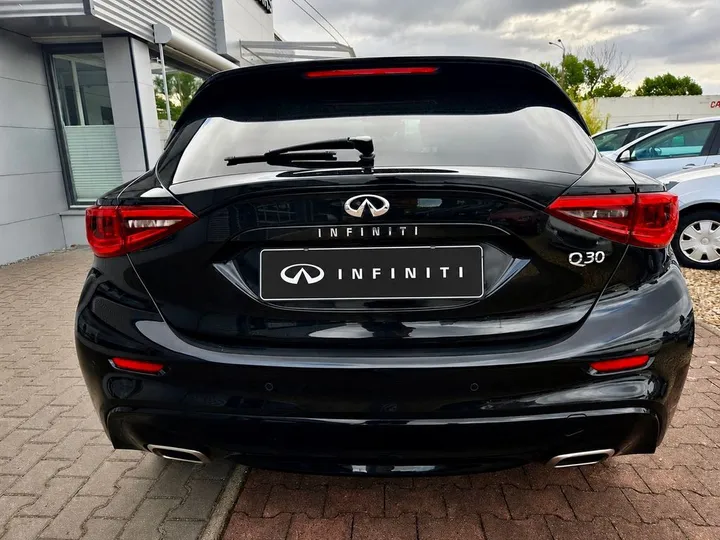 Infiniti Q30