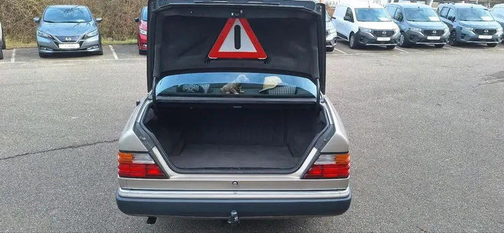 Mercedes-Benz E 200