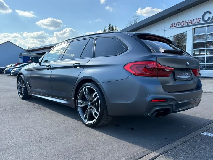 BMW M550