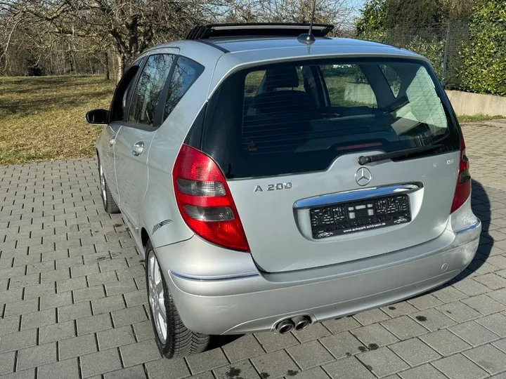 Mercedes-Benz A 200