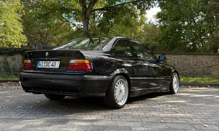 BMW 323