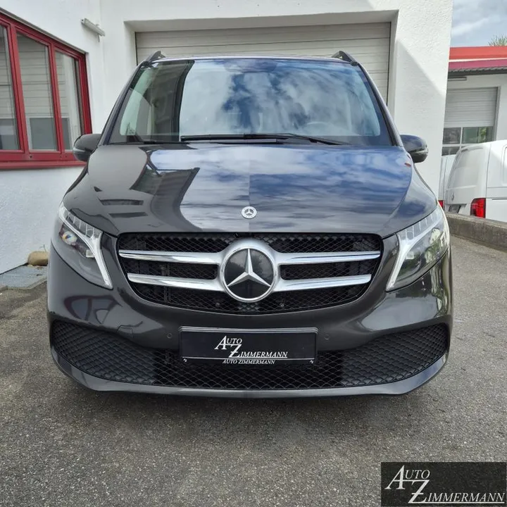 Mercedes-Benz V 220