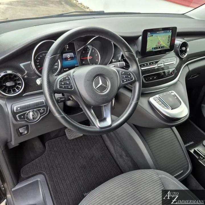 Mercedes-Benz V 220