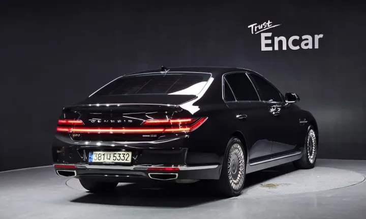 Genesis G90