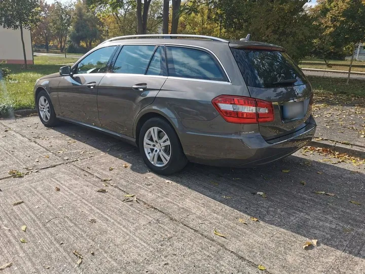Mercedes-Benz E 200