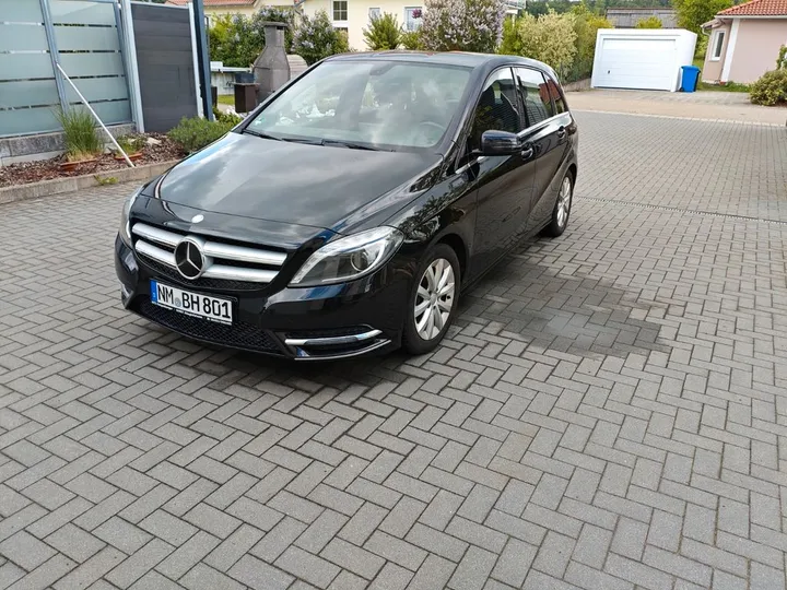 Mercedes-Benz B 180