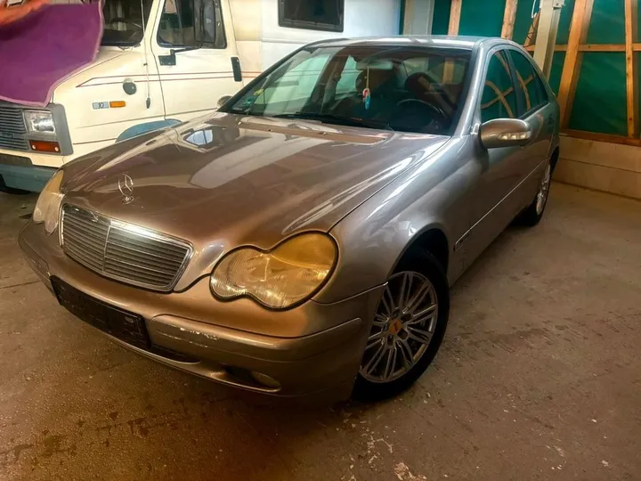 Mercedes-Benz C 180