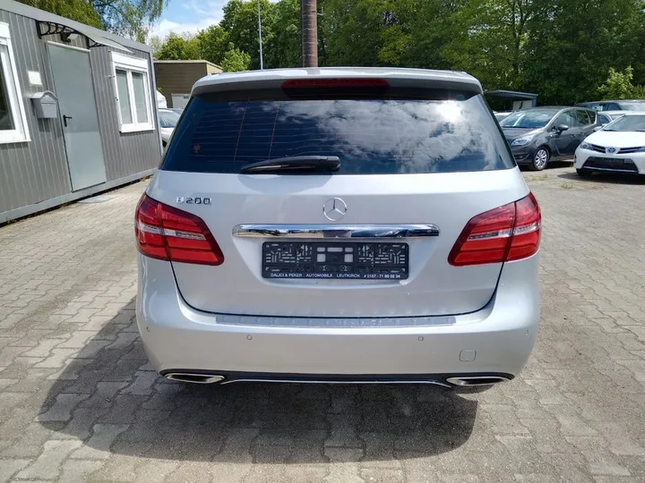 Mercedes-Benz B 200