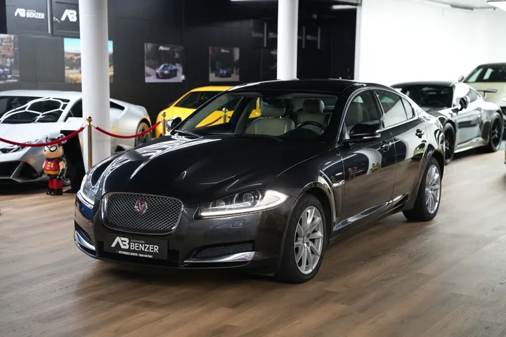 Jaguar XF