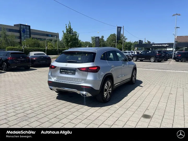 Mercedes-Benz GLA 200