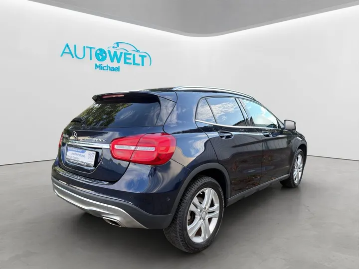 Mercedes-Benz GLA 220