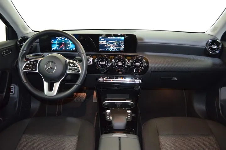 Mercedes-Benz A 220