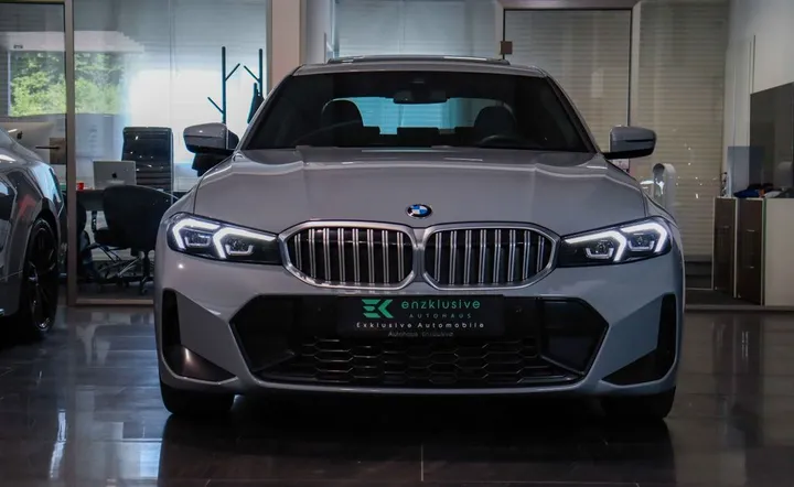 BMW 330