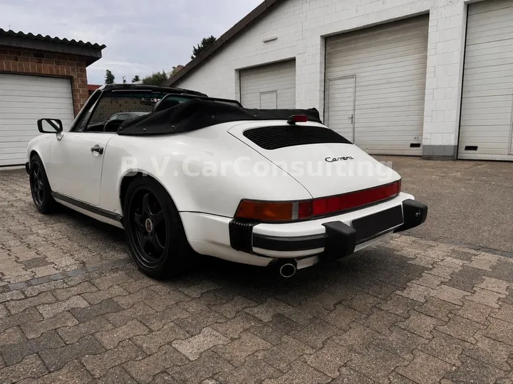 Porsche 930