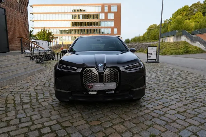 BMW iX