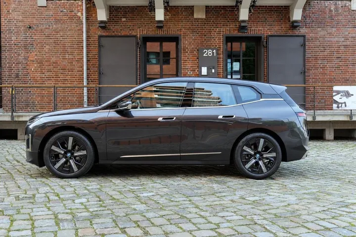 BMW iX