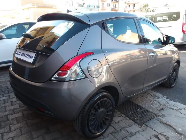 Lancia Ypsilon