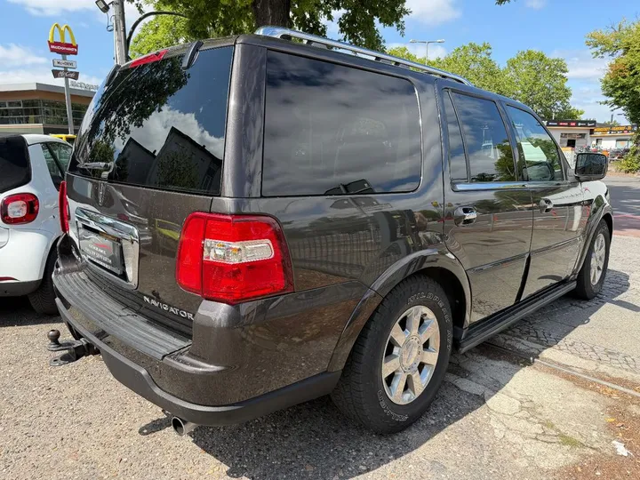 Lincoln Navigator