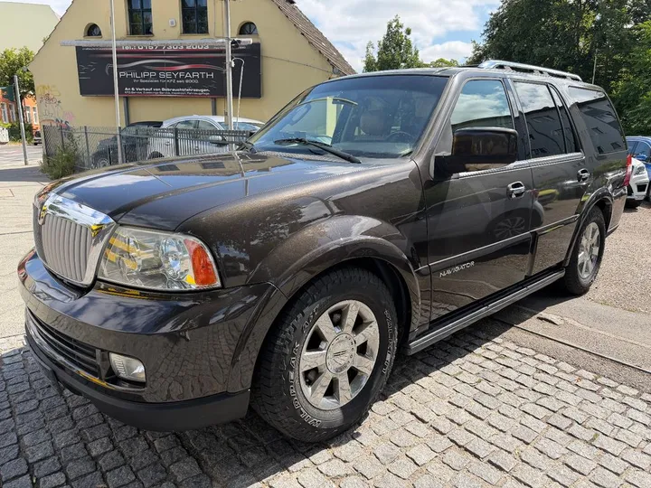 Lincoln Navigator