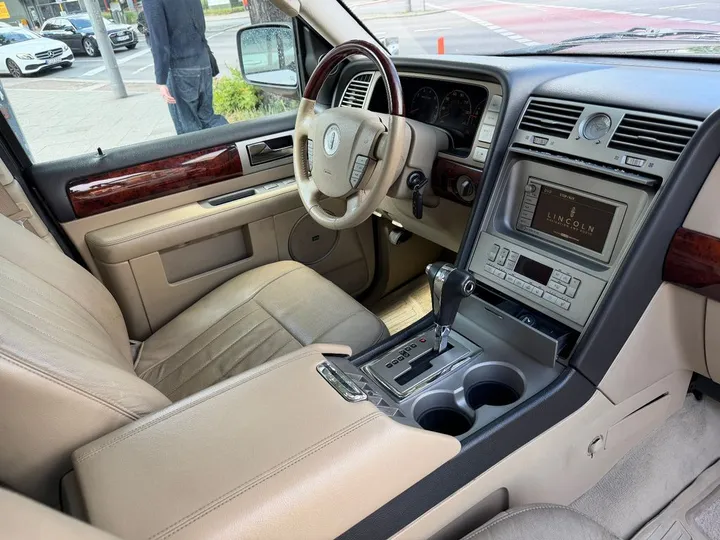 Lincoln Navigator