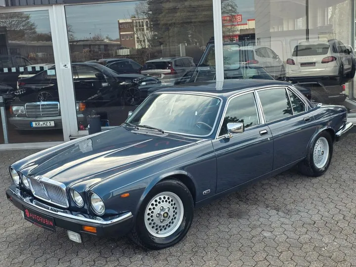 Jaguar XJ12