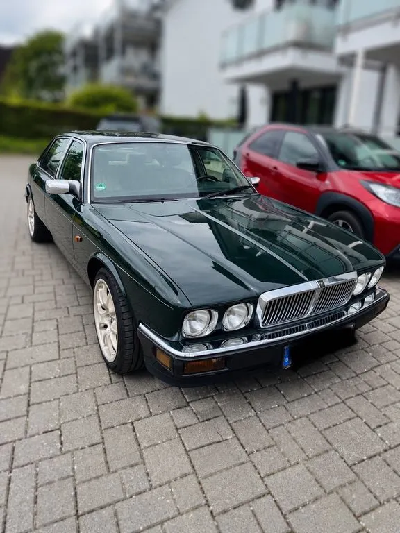Jaguar XJ40