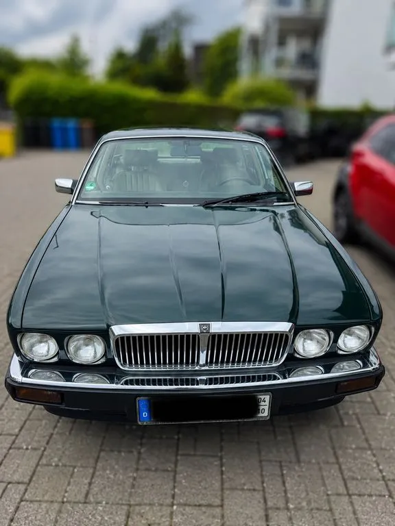 Jaguar XJ40