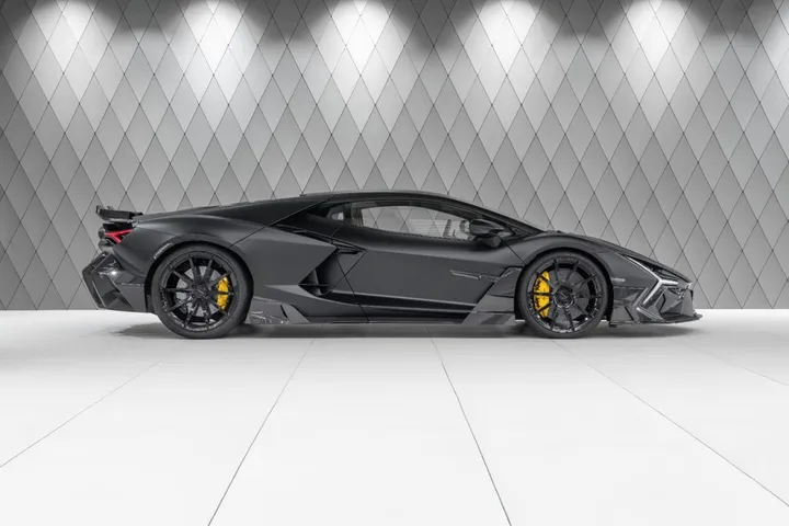 Lamborghini Revuelto