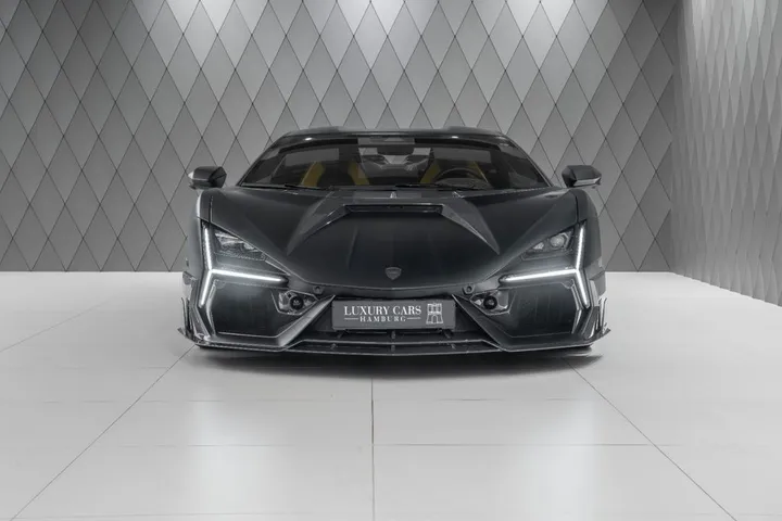 Lamborghini Revuelto