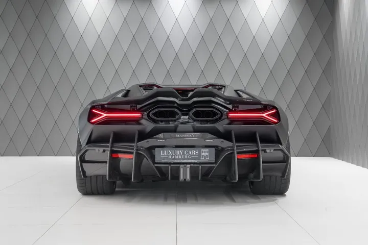 Lamborghini Revuelto