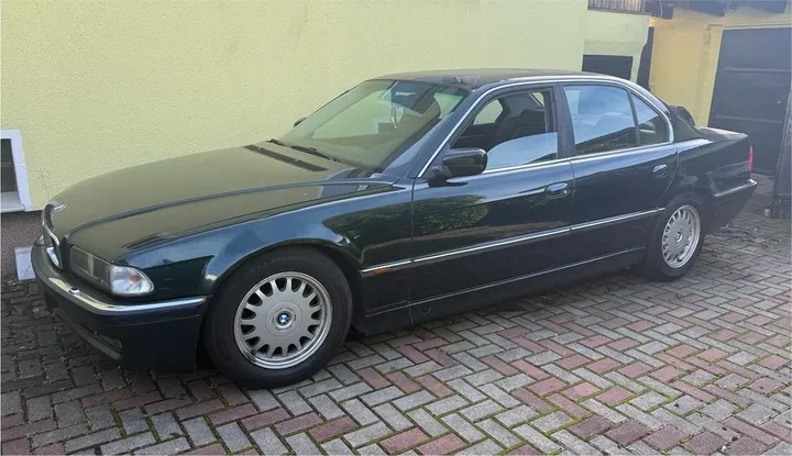 BMW 728