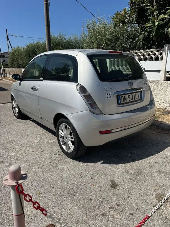 Lancia Ypsilon