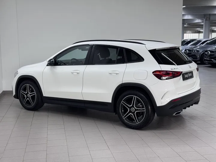 Mercedes-Benz GLA 200