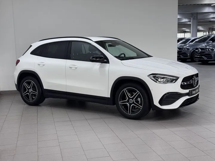 Mercedes-Benz GLA 200