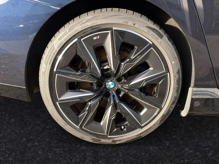 BMW 750