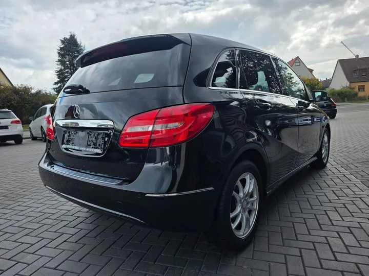 Mercedes-Benz B 200