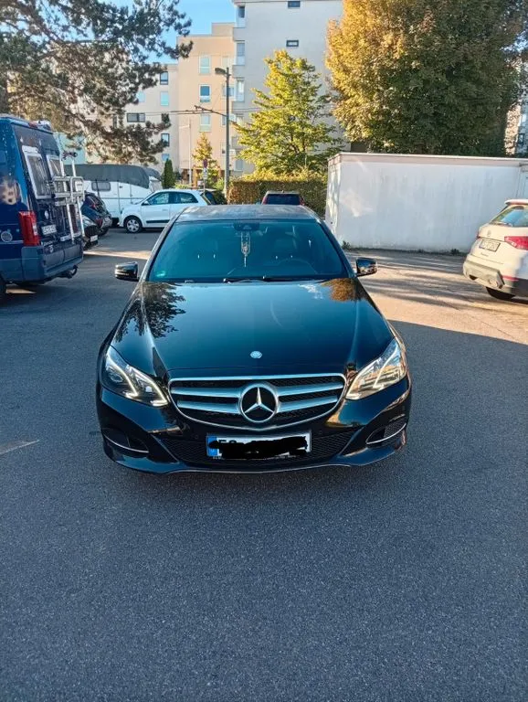 Mercedes-Benz 220