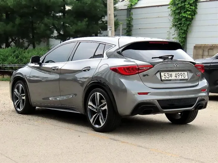 Infiniti Q30