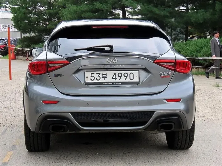 Infiniti Q30