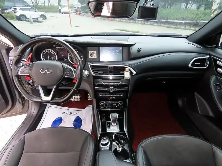 Infiniti Q30