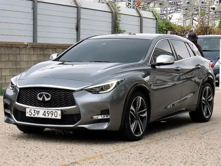 Infiniti Q30