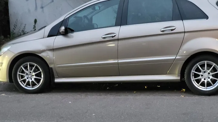 Mercedes-Benz B 200