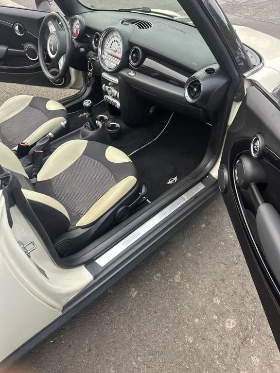 MINI Cooper Cabrio
