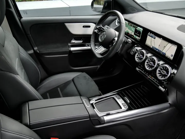 Mercedes-Benz GLA 220