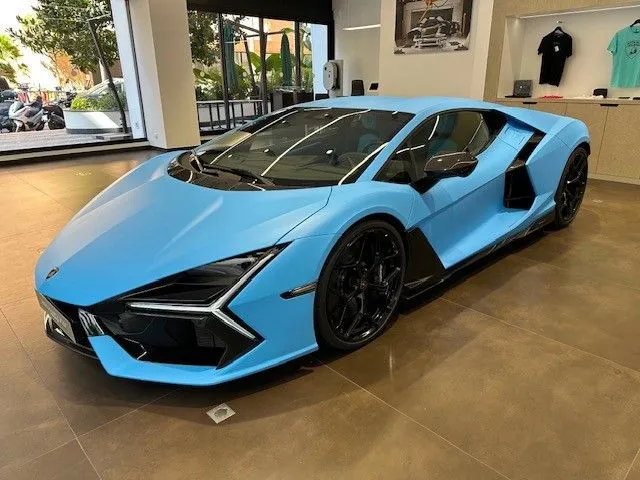 Lamborghini Revuelto