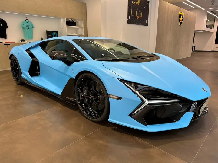 Lamborghini Revuelto