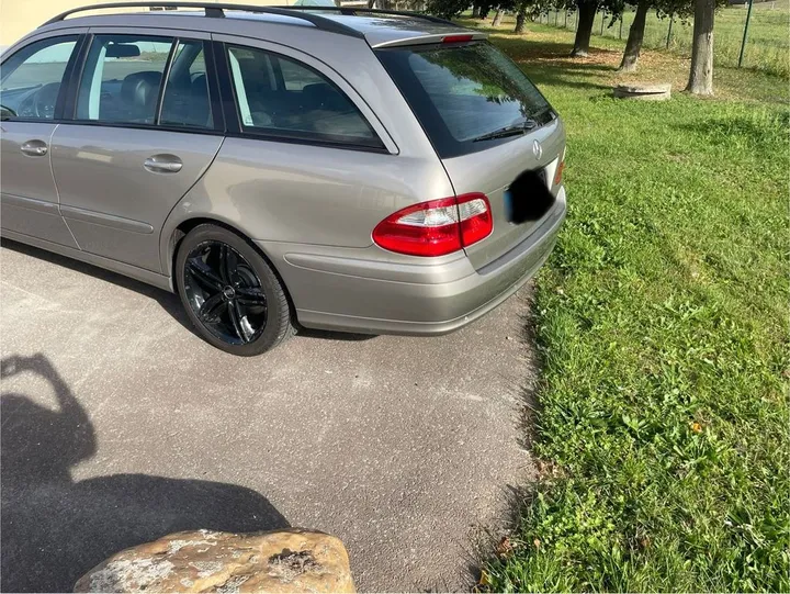 Mercedes-Benz E 200